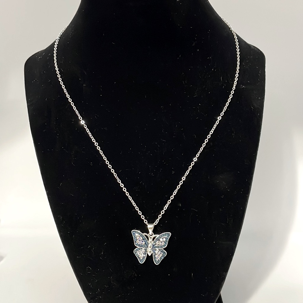 La Cn Necklace